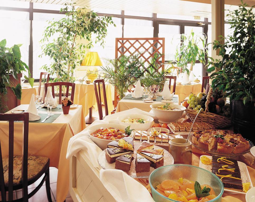 B&B HOTEL Paris Porte de Châtillon Restaurante foto